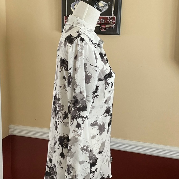 NWOT long sleeve splotch blouse size medium - Picture 4 of 6